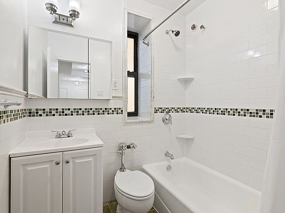 3rd image of 225 W 23rd St #2251S