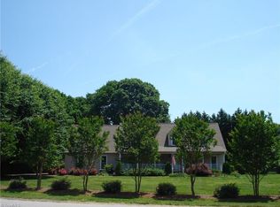 4702 Shoreham Rd, Greensboro, NC 27455