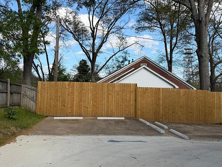 402 N Church St — Photo 30