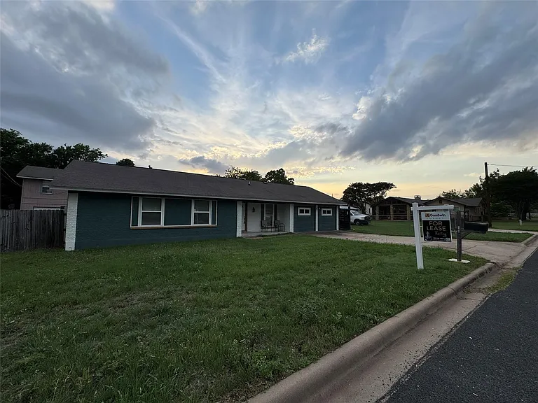 3520 Roanoke Dr — Photo 5