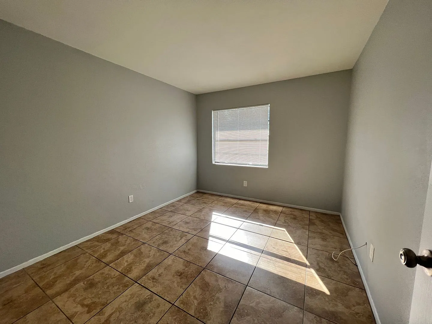 Lakeside Cove Apartments — Photo 3