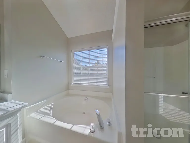 1812 Southwind Dr — Photo 9