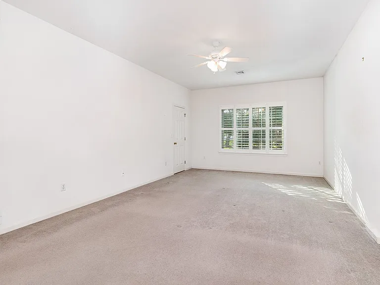 660 Springhouse Ln — Photo 14