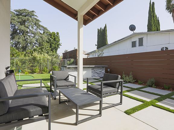 5th image of 23113 Erwin St