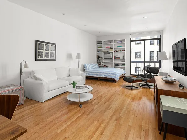 184 Thompson St APT 4E, New York, NY 10012
