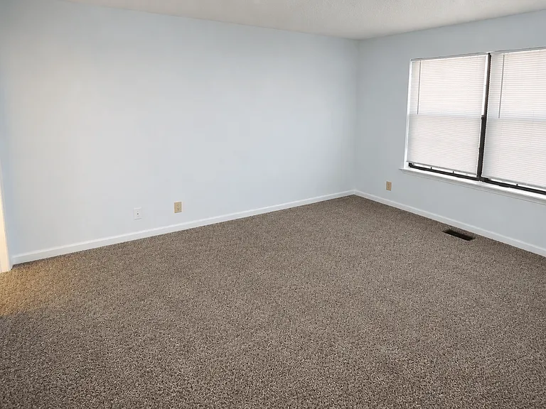 Coach House Apartments — Photo 39