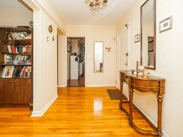 2271 Knapp Street image 7 of 24