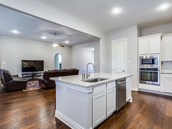4th image of 123 Spanish Oak Dr