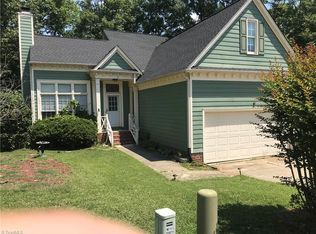 6 Heatherwood Ct, Greensboro, NC 27407
