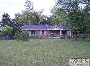 1099 Fred Gibbs Rd, White Bluff, TN 37187