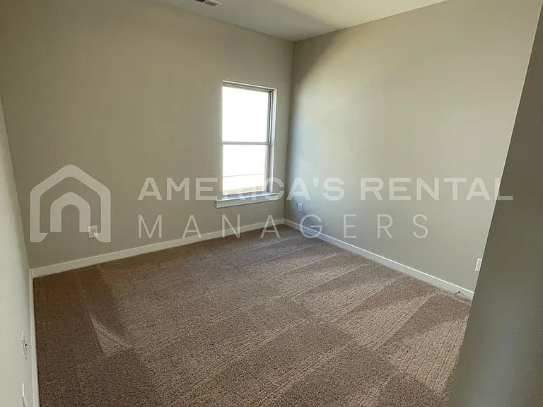 2124 Sullivan Dr — Photo 22