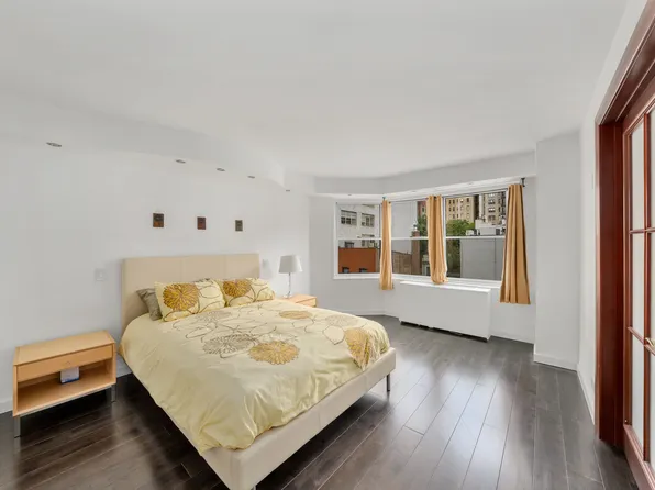 150 East 61st Street image 5 of 8