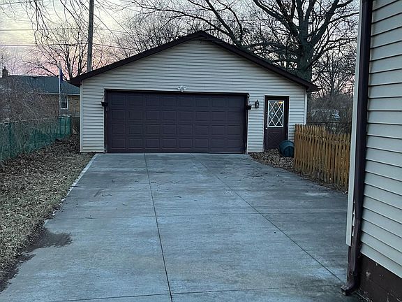 2nd image of 2148 Miriam Ave