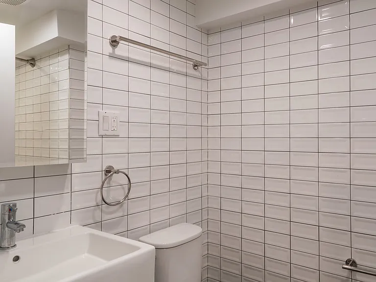 31 Orient Ave #PARLOR — Photo 7