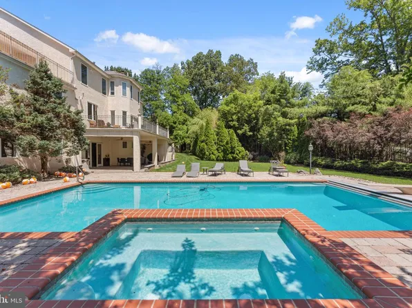 534 Holly Knoll Dr, Churchville, PA 18966