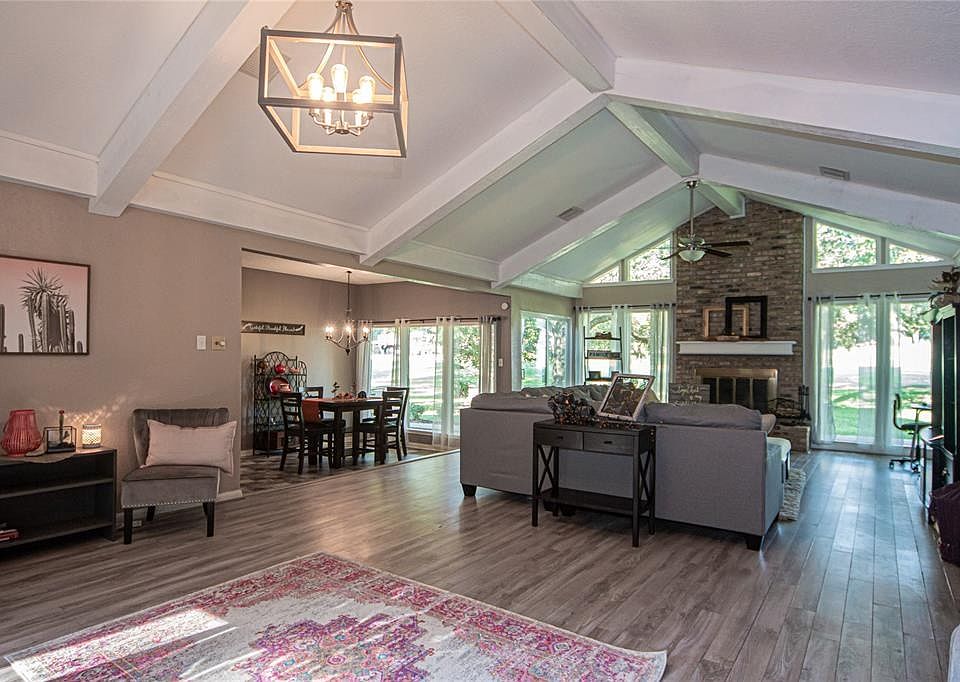 1st image of 1046 Broadmoor Dr