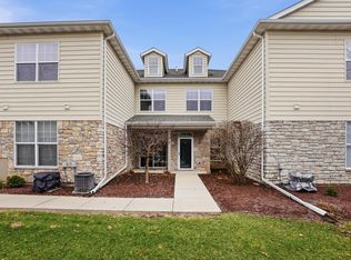 N16W26521 Meadowgrass CIRCLE #G, Pewaukee, WI
