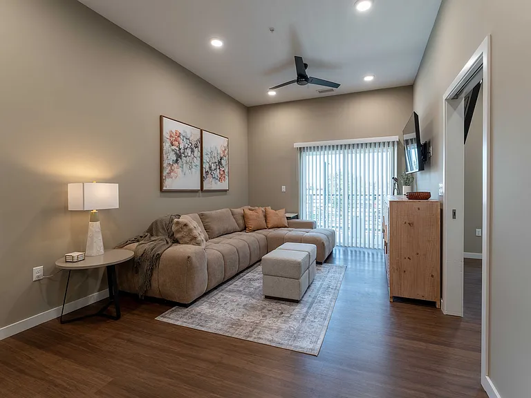 1364 E Battlefield Rd — Photo 112