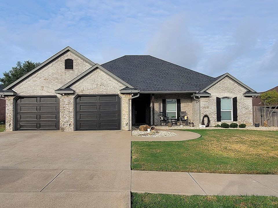 1st image of 2805 Hackberry Dr
