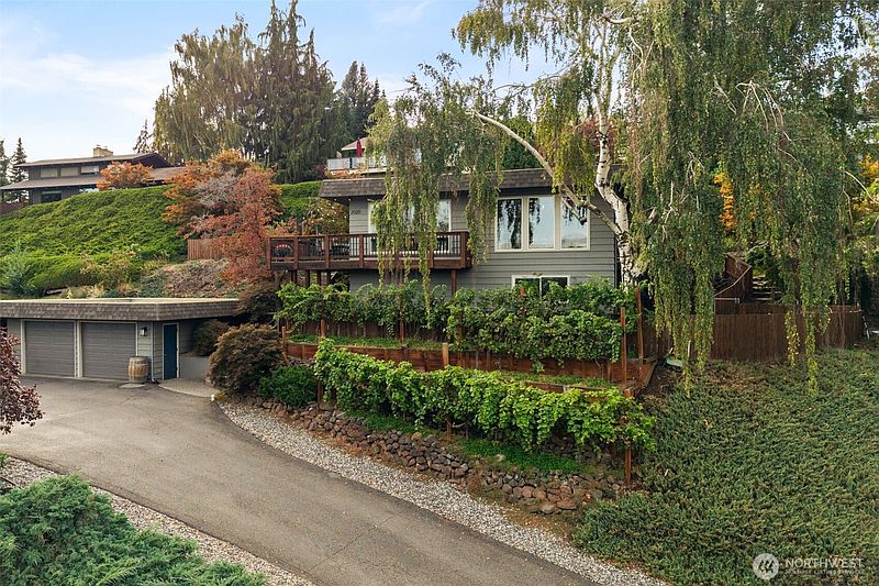 2nd image of 2020 Overlook Drive