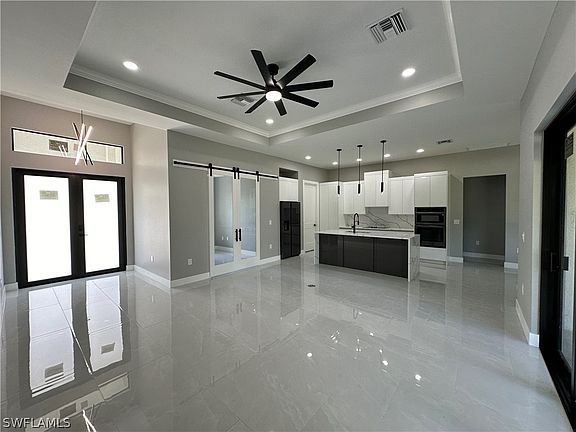 4th image of 525 Abbott Ave