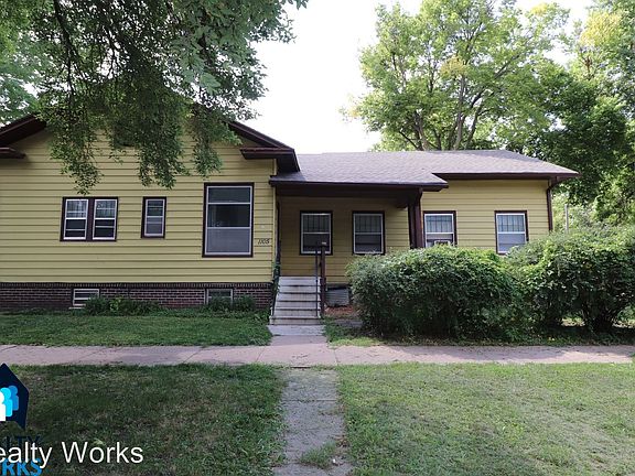 3rd image of 1347 D St APT 1