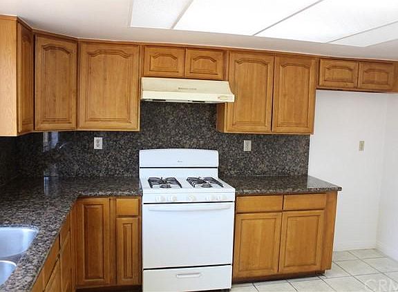 4th image of 1029 S Reservoir St