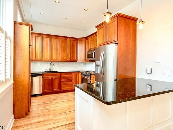 4th image of 81-83 Grand St #11