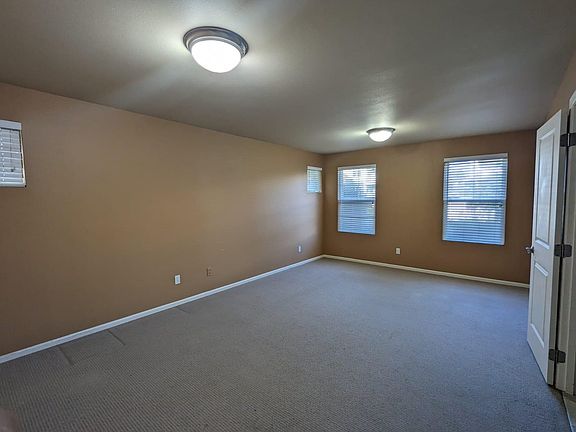 4th image of 527 225th Pl NE