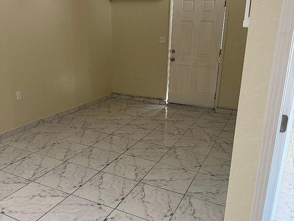 3rd image of 1743 Ross Ave