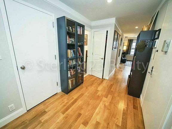 4th image of 2122 Steinway St #3