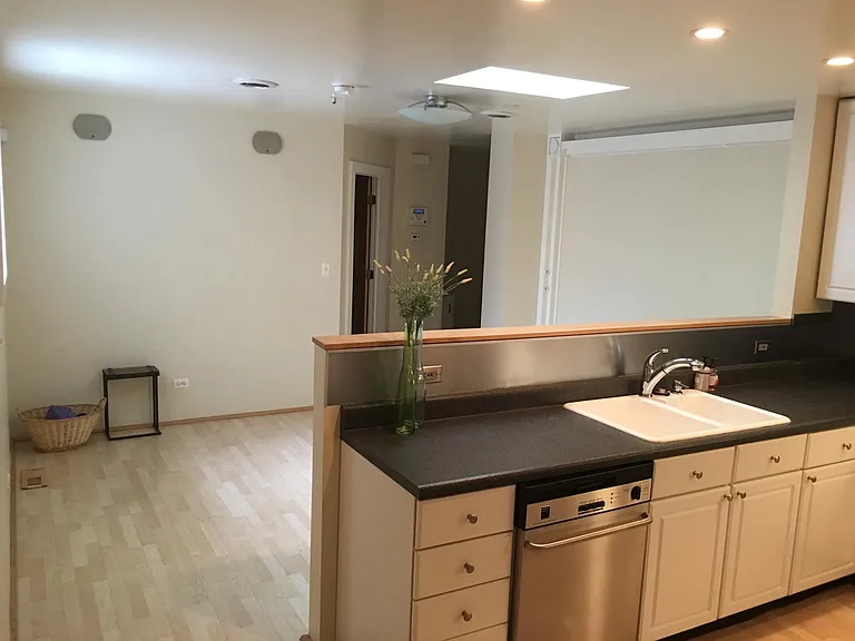 519 N May St #4 — Photo 7
