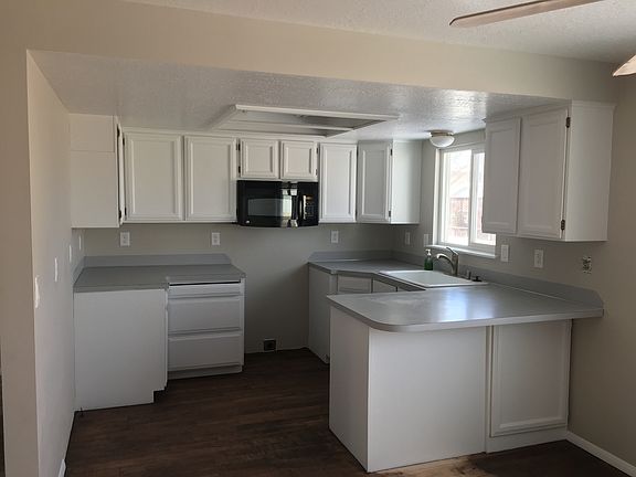 Kitchen(includes appliances)