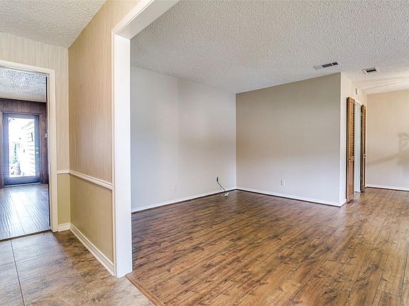 4th image of 3506 Columbia Blvd