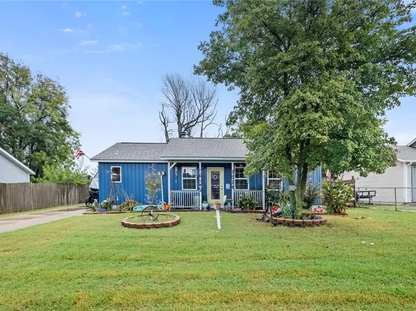 1514 Love Ln, Gentry, AR 72734