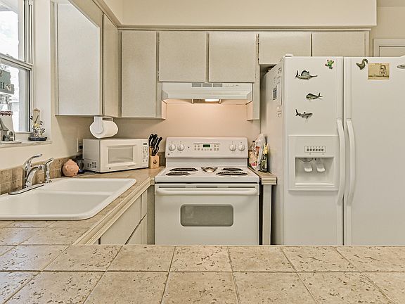 5th image of 14 Ocean Crest Dr