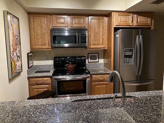 5th image of 1542 Oak St Unit 4