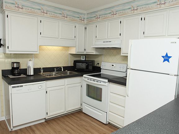 5th image of 301 Commerce Way #134