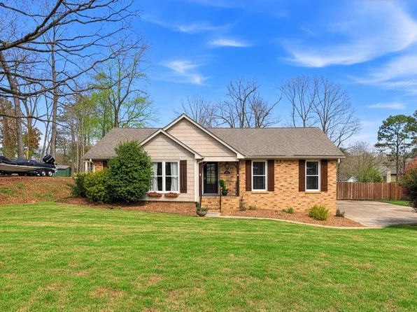 6263 Victoria Dr, Pelham, AL 35124