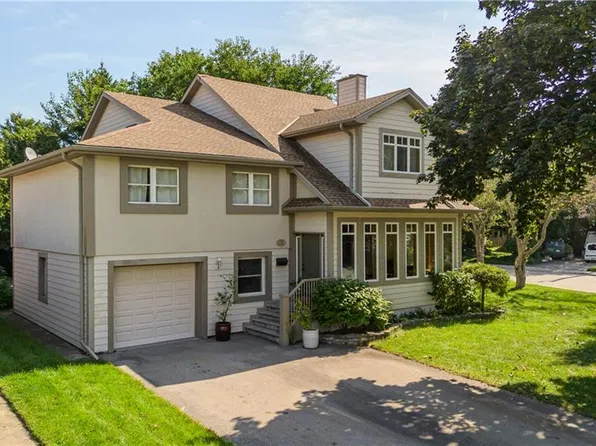 707 Ross St, Burlington, ON L7S 1S3
