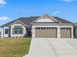 15526 Spruce St, Basehor, KS 66007