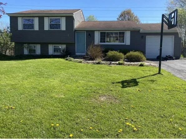 8082 Pickett Ln, Cicero, NY 13039