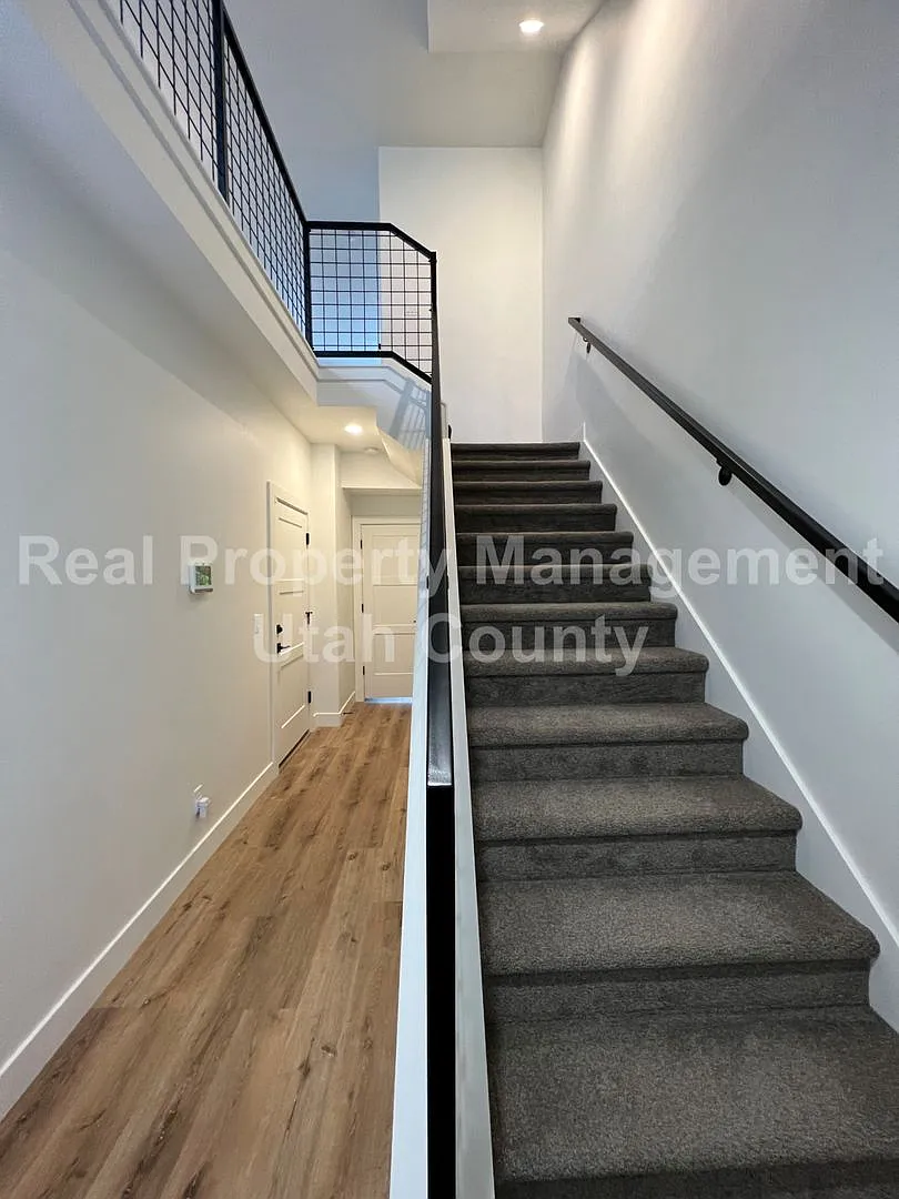 Building Photo - 608 E 340 S