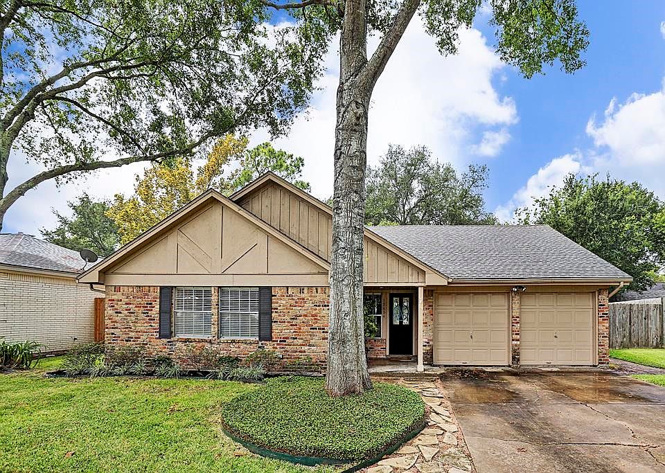 Welcome to 12654 Westella! Located on the best cul-de-sac in the neighborhood.