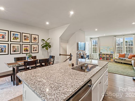 4th image of 3209 Beeler Ln