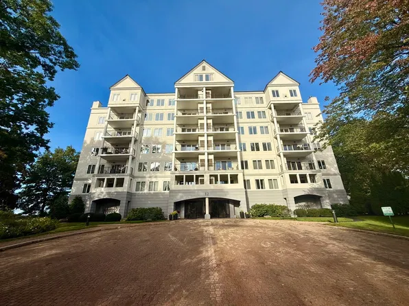 12 Mountain Laurels Dr APT 308, Nashua, NH 03062