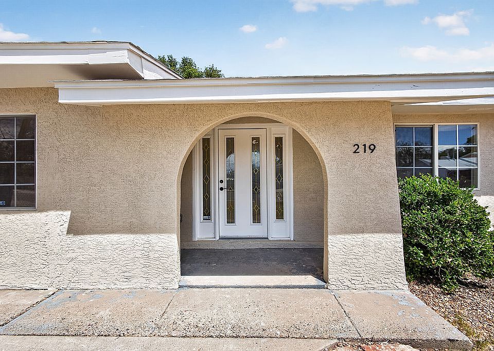 1st image of 219 Rosedale Cir