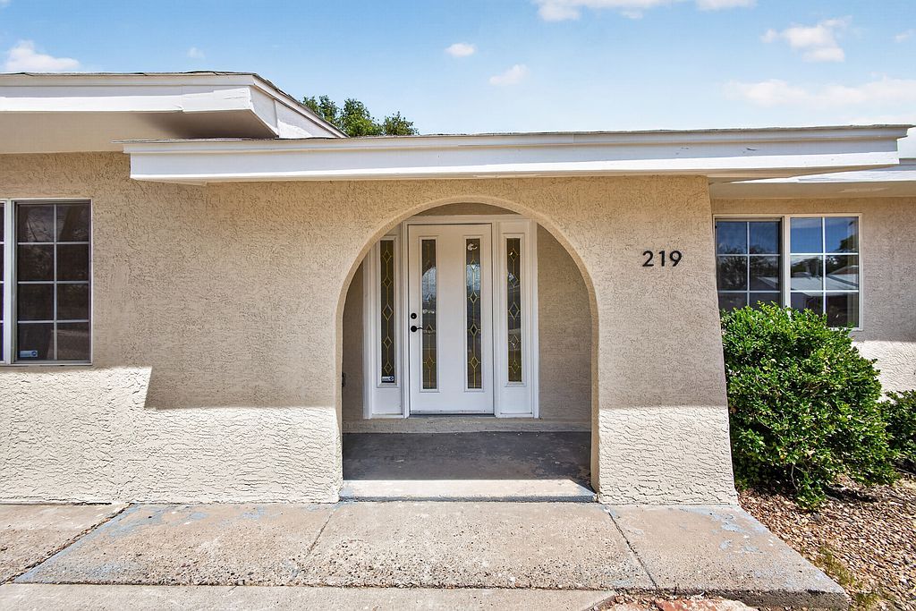 219 Rosedale Cir - Property Image