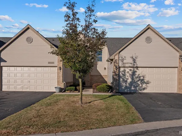 24631 Pine Village Blvd, Oak Park, MI 48237