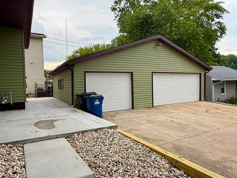 Three Car Garage
